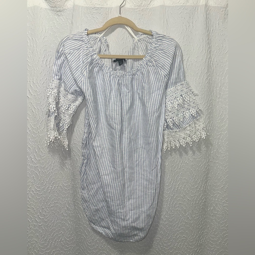 SAKS FIFTH AVENUE Women’s Blue and White Striped Top